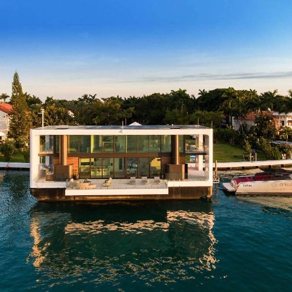 Luxurious Livable Yacht-birthday-gift-for-men-and-women-gift-feed.com